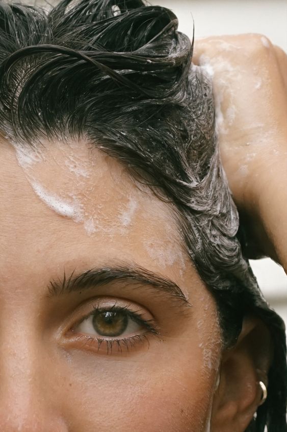 The Ultimate Guide on How to Shampoo Hair Properly for Healthy Locks